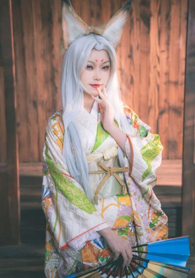 女神掀开裙子喂我喝圣水_精彩预告全集在线观看播放