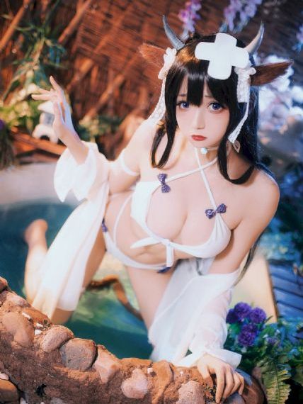 摁在腿上扒了裙子打屁股打红肿_无删减高清完整版全集在线观看播放